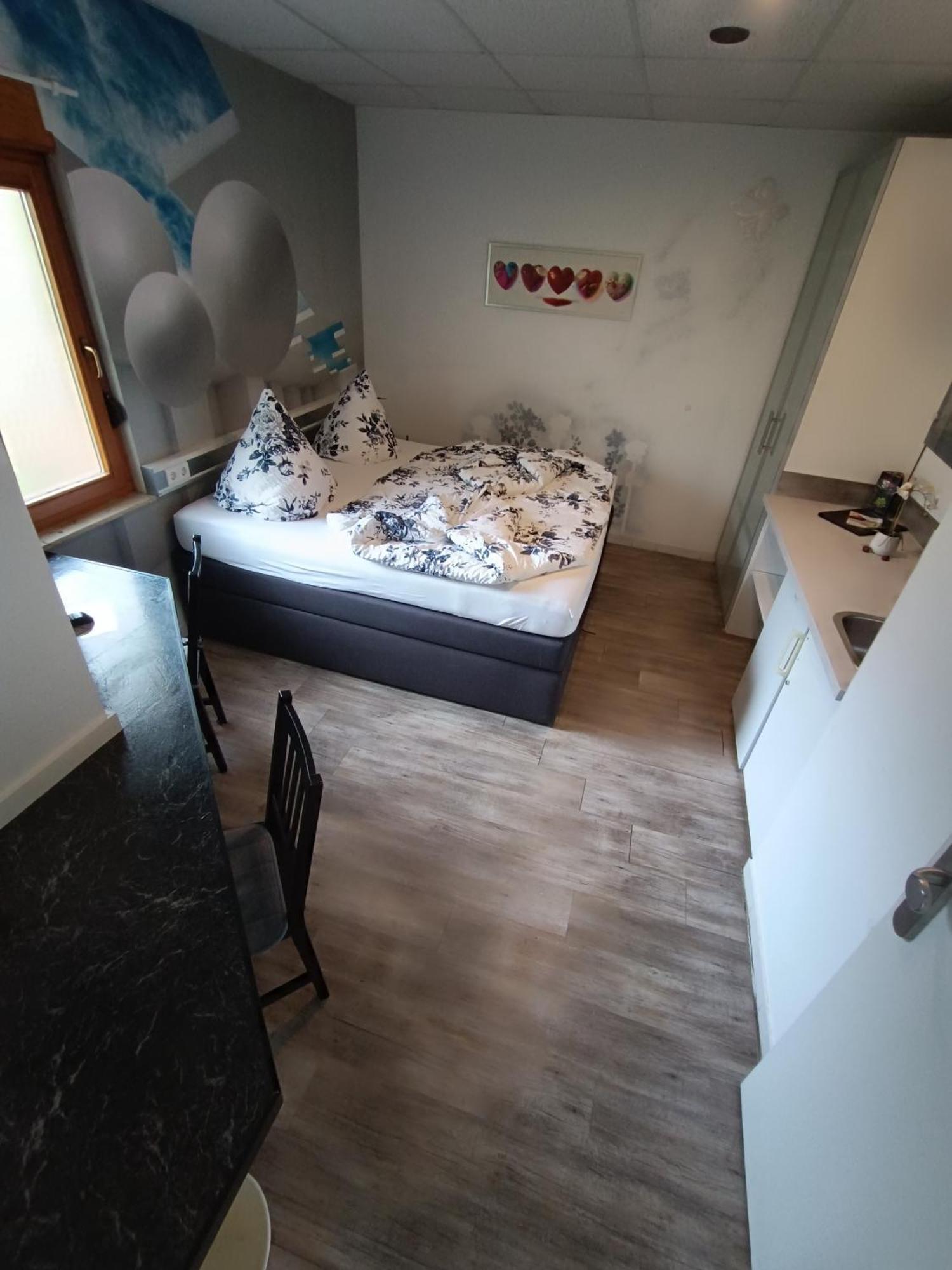 Boardinghouse Sinsheim Zentral Am Burgplatz Vandrarhem Exteriör bild