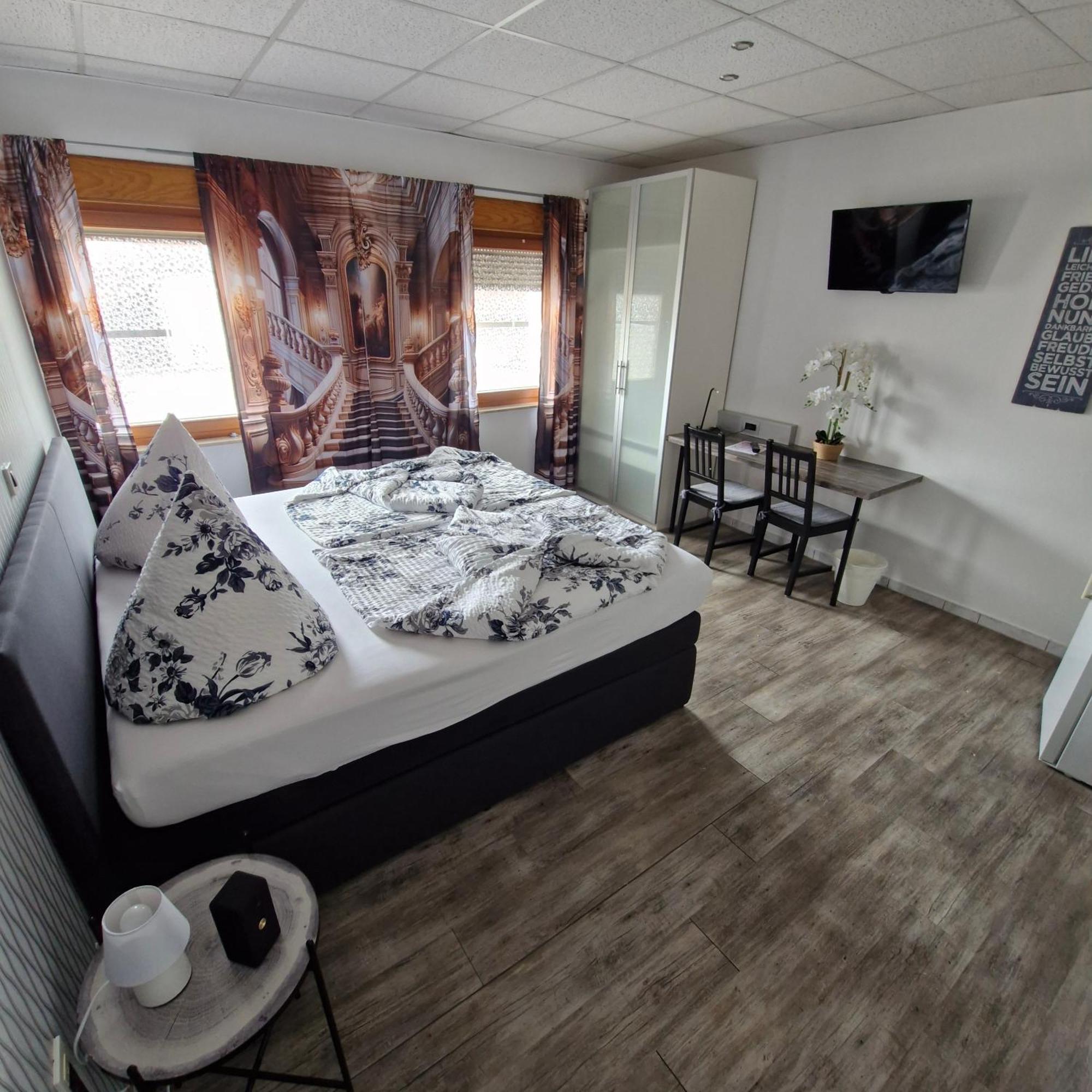 Boardinghouse Sinsheim Zentral Am Burgplatz Vandrarhem Exteriör bild