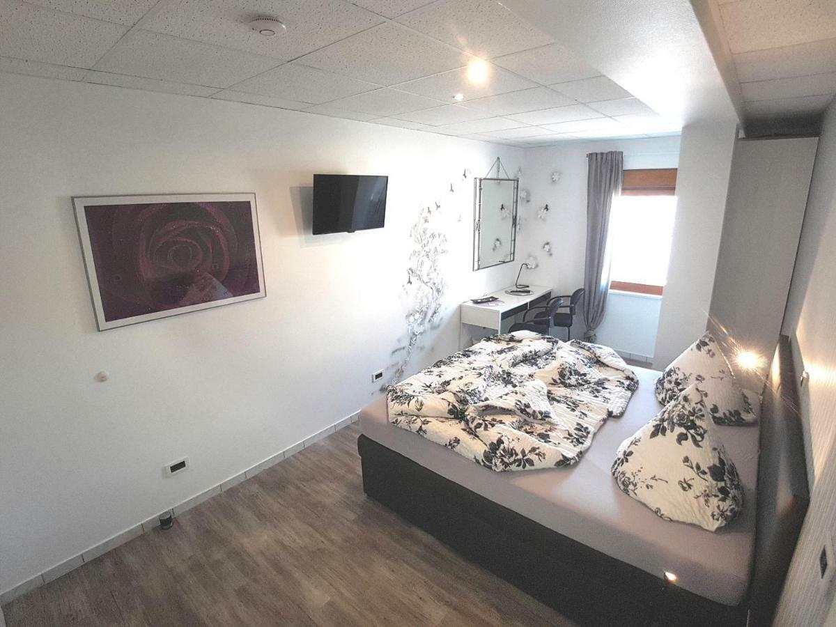 Boardinghouse Sinsheim Zentral Am Burgplatz Vandrarhem Exteriör bild